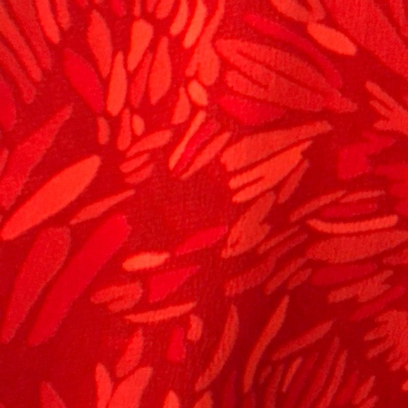 DONATED TO CHARITY BANANA REPUBLIC ruffled red print blouse - Picture 7 of 7